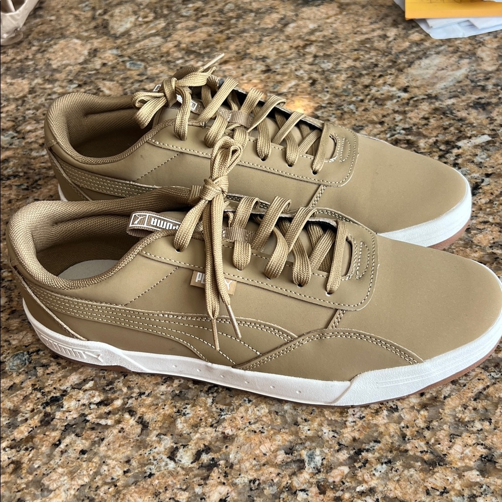 Puma C-Skater Beige Sneakers size 10 
Model  Skate C Buck Style # 403553-01